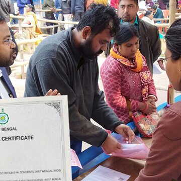 कौन से 'स्थायी निवासी प्रमाणपत्र' होंगे SIR में स्वीकृत? आखिरी पड़ाव पर पहुंचकर चुनाव आयोग ने बताया