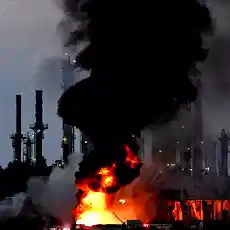 ईरान का बड़ा हमला! इजरायल के सबसे बड़े तेल रिफाइनरी को बनाया निशाना, पास ही अडानी का पोर्ट