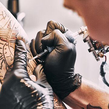 पुराना टैटू हटाने में है ज्यादा परेशानी, जानिए क्या है टैटू कवर करवाने के विकल्प!