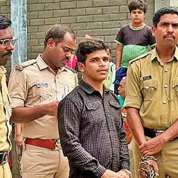 पाकिस्तान रुपए भेजने के आरोप में केरल पुलिस ने बांग्लादेशी युवक को किया गिरफ्तार, फर्जी पिता बनाकर की थी शादी