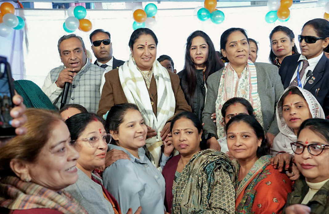 दिल्ली सरकार का बड़ा तोहफा: होली पर EWS महिलाओं को मुफ्त रसोई गैस सिलेंडर