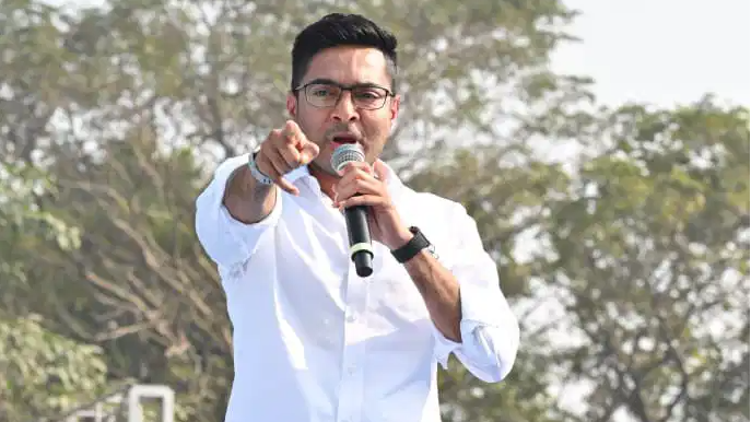 आज कोर्ट में हराया, अप्रैल में चुनाव में हराऊंगा...सुप्रीम कोर्ट का आदेश आने के बाद अभिषेक बनर्जी की खुली चुनौती
