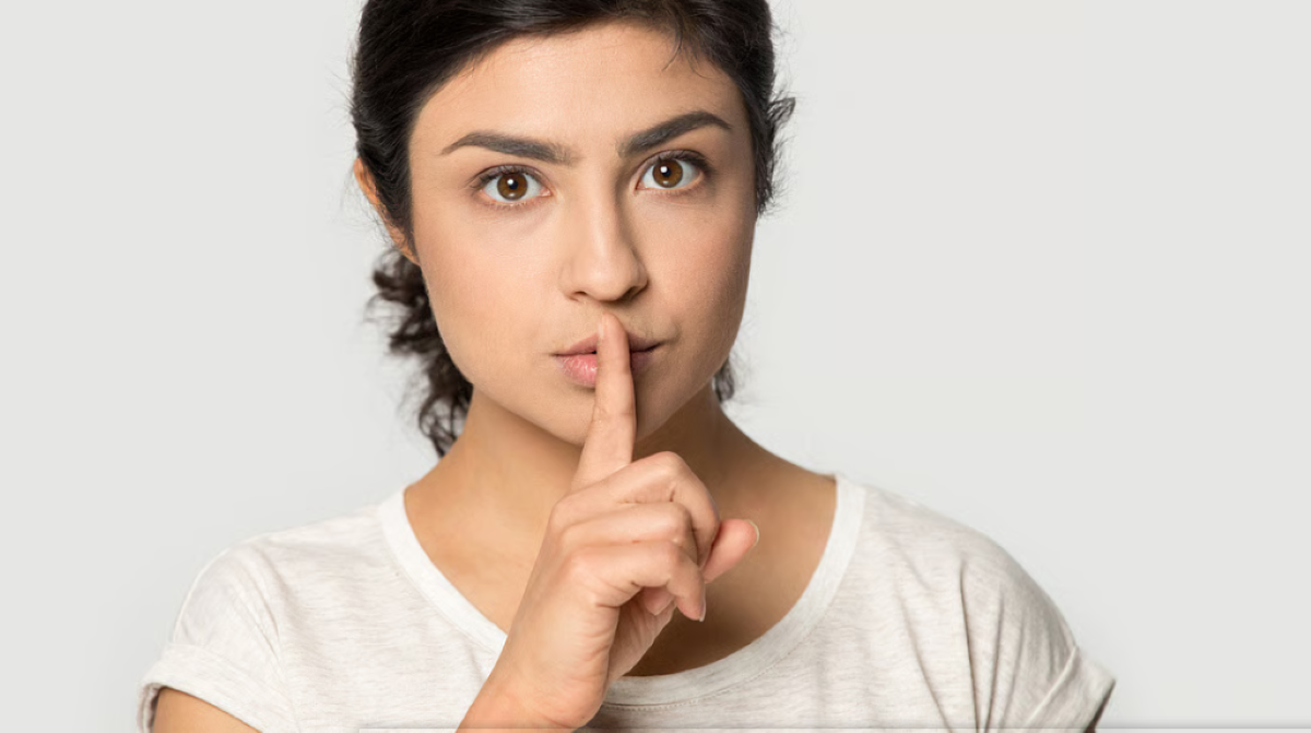 जीवन की किन परिस्थितियों में चुप रहना बेहतर होता है?