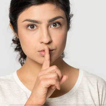 जीवन की किन परिस्थितियों में चुप रहना बेहतर होता है?