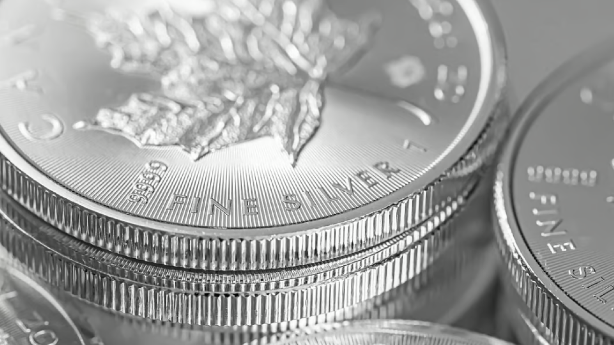 अंतरराष्ट्रीय बाजार में चांदी के दाम में नया रिकॉर्ड , यह धातु महंगी क्यों हो रही है?