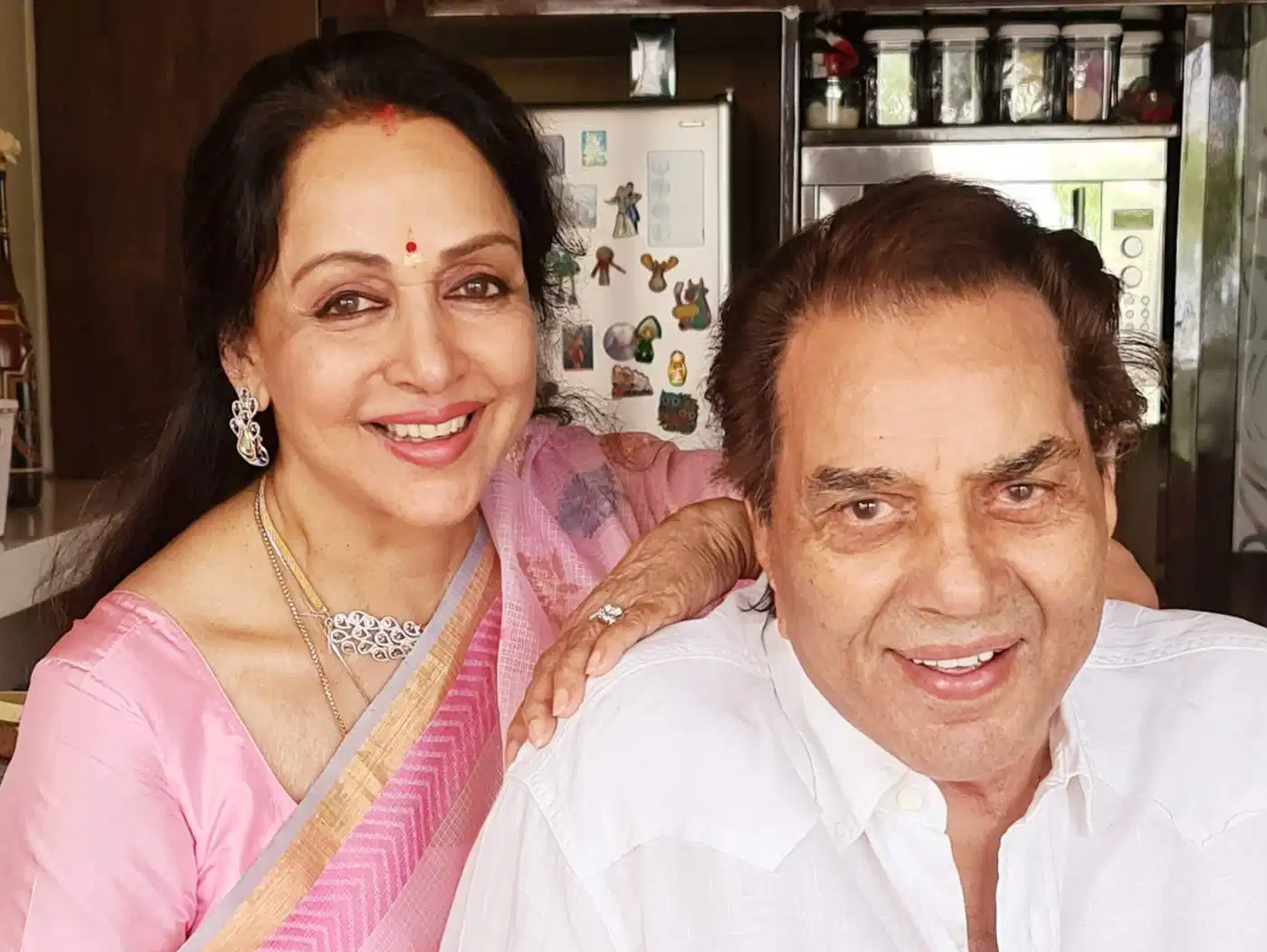 हेमा मालिनी को इंप्रेस करने के लिए धमेंद्र स्पॉट ब्वाय पर करते थे खर्चा, 'शोले' की सेट पर कर डाला था यह काम!