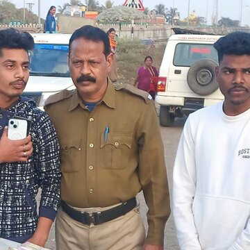 कार से मिले बंडल-बंडल रुपये, BJP MP के करीबी के आदेश पर तस्करी? बर्दवान में हंगामा