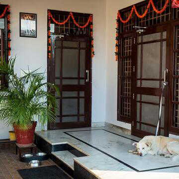 रोज़गार करने के बावजूद जेब खाली ? ये 5 काम करने से आपकी कमी कभी नहीं जाएगी।