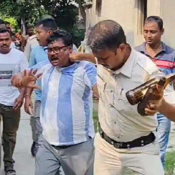 नशे और आपत्तिजनक गतिविधियों के आरोप में तृणमूल पार्षद गिरफ्तार, इलाके में मचा हंगामा