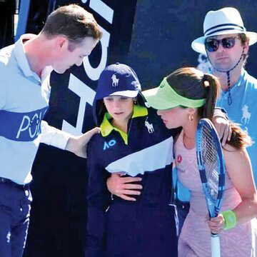 गर्मी में बीमार होकर गिर पड़ा एक बॉल किड, खिलाड़ी बने रक्षक, ऑस्ट्रेलियन ओपन में दूसरे राउंड तक पहुंचे अलकाराज़, सबालेंका