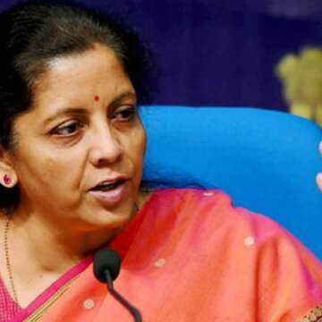वित्त मंत्री निर्मला सीतारमण का दावा — देश में ईंधन की कोई कमी नहीं!