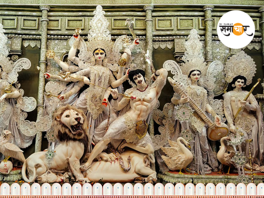 आंखों को चकाचौंध करने वाला श्रीभूमि का शानदार पंडाल, महालया से ही उमड़ी भीड़, देखें तस्वीरें