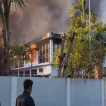 असम के दिफू में हिंसक प्रदर्शन, केएएसी प्रमुख का घर फूंका ; पुलिस फायरिंग में 4 घायल