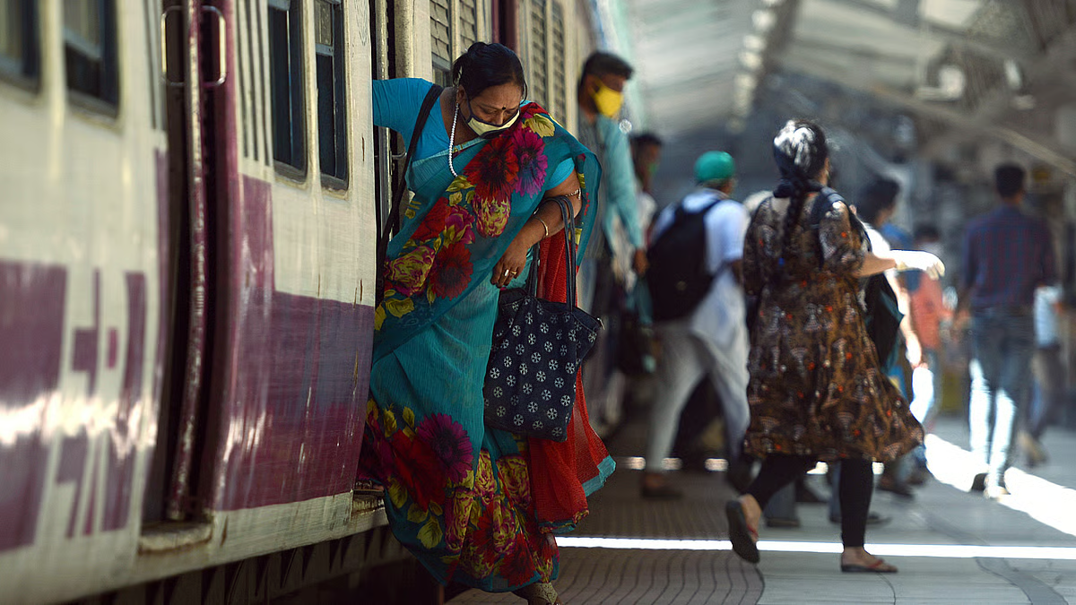 सियालदह और हावड़ा डिवीज़न में ट्रैक मेंटेनेंस और नॉन-इंटरलॉकिंग के कारण ट्रेन सेवा बाधित