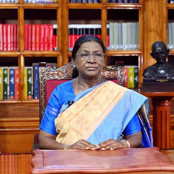 ‘वंदे मातरम्’ भारत माता के दिव्य स्वरूप की प्रार्थना, यह देशभक्ति की भावना जगाता है: राष्ट्रपति द्रौपदी मुर्मू