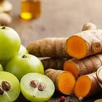 फैटी लिवर, साथ ही कोलेस्ट्रॉल भी बढ़ा हुआ? आंवला और कच्ची हल्दी साथ खाकर देखें