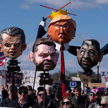 अमेरिका में ‘नो किंग्स’ रैलियों के जरिए डोनाल्ड ट्रंप सरकार की नीतियों के खिलाफ टाइम्स स्क्वायर से लेकर मिनेसोटा तक प्रदर्शन