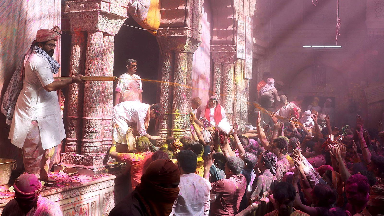 आईआईटी-रुड़की की टीम ने मथुरा में बांके बिहारी मंदिर का संरचनात्मक ऑडिट शुरू किया