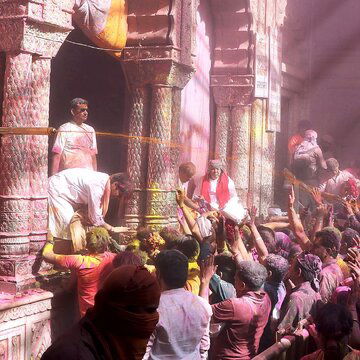 आईआईटी-रुड़की की टीम ने मथुरा में बांके बिहारी मंदिर का संरचनात्मक ऑडिट शुरू किया