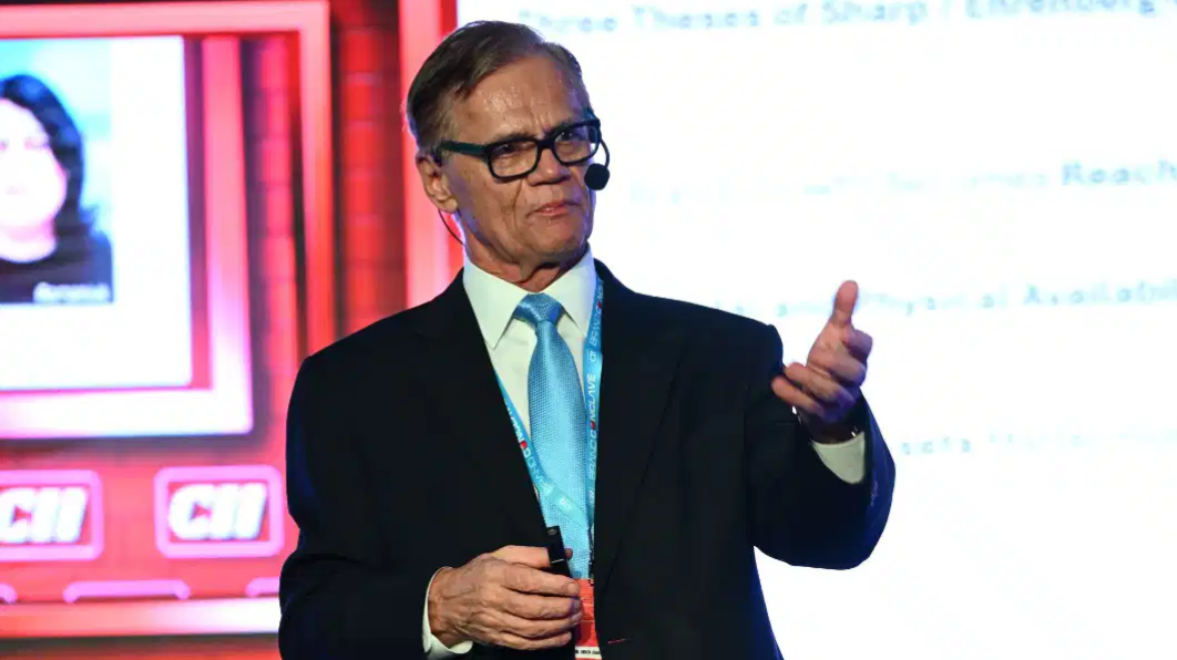 AI-प्रथम विश्व के दौर में मीडिया अलग खांचे के बजाय एक साथ काम करने वाला सिस्टम तैयार करें : डॉ. एरिक जोआचिमस्थेलर