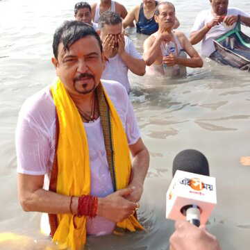 मंत्री सुजीत बोस और पुलक राय ने सागर में लगाई डुबकी, कहा-इस बार भी ममता सरकार