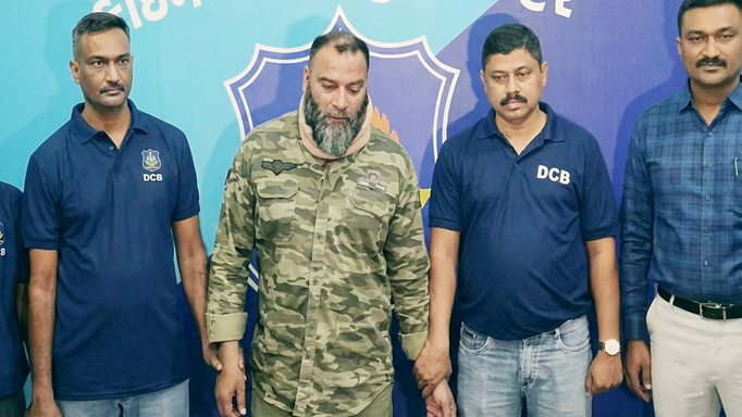 20 सालों तक 14 राज्यों की पुलिस को चकमा देने वाला भोपाल का कुख्यात 'रहमान डकैत' पुलिस के हत्थे चढ़ा