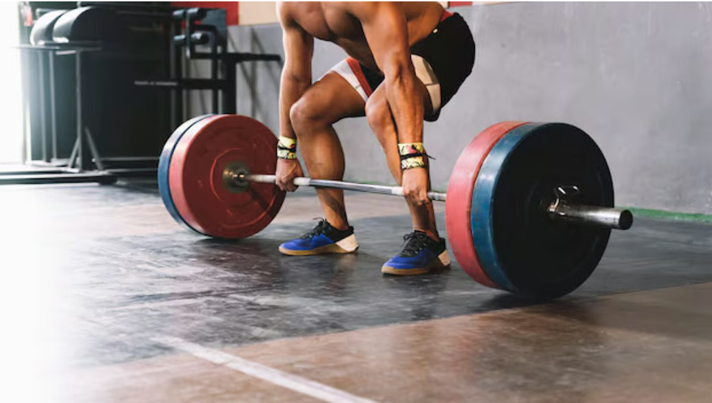 मांसल शरीर पाने के लिए जिम जाकर भारी वजन उठा रहे हैं? दिल पर इसका क्या असर पड़ सकता है, जानते हैं?