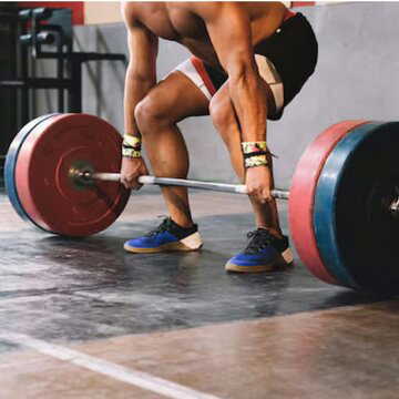 मांसल शरीर पाने के लिए जिम जाकर भारी वजन उठा रहे हैं? दिल पर इसका क्या असर पड़ सकता है, जानते हैं?