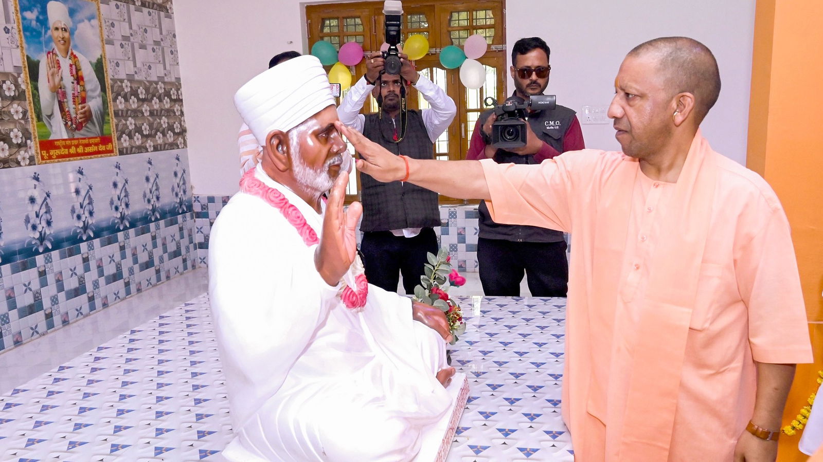 जब मुस्तफाबाद गांव में कोई मुस्लिम नहीं रहता तो इसका नाम कबीरधाम रखा जाये : योगी