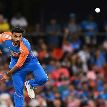 चौथे T-20 से पहले ही भारत को झटका, बीमारी से अक्षम हुए अक्षर, शाहबाज को मिलेगा मौका