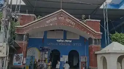 गारुलिया नगर पालिका में बड़ा सियासी संकट, एक साथ कई पार्षदों के इस्तीफे से हड़कंप