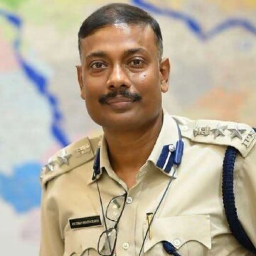 पटाखे फोड़ने पर बच्चों और महिलाओं की पिटाई के आरोप पर विवाद, कूचबिहार एसपी का तबादला