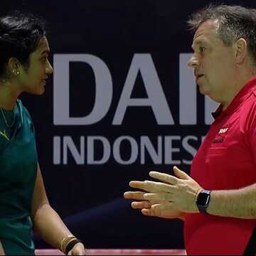 पीवी सिंधु को मैच के दौरान रेड कार्ड, कोर्ट पर दिखा हाई वोल्टेज ड्रामा; लक्ष्य का सफर खत्म