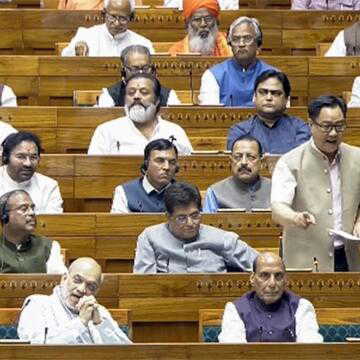 महिला आरक्षण बिल पर सियासी टकराव: डीलिमिटेशन विवाद में उलझकर लोकसभा में अटका प्रस्ताव