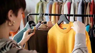 ऑनलाइन या ऑफलाइन कपड़ों का व्यवसाय ? इस ज्योतिष टोटके को मानने से लाभ तेजी से बढ़ जाएगी।