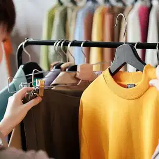 ऑनलाइन या ऑफलाइन कपड़ों का व्यवसाय ? इस ज्योतिष टोटके को मानने से लाभ तेजी से बढ़ जाएगी।