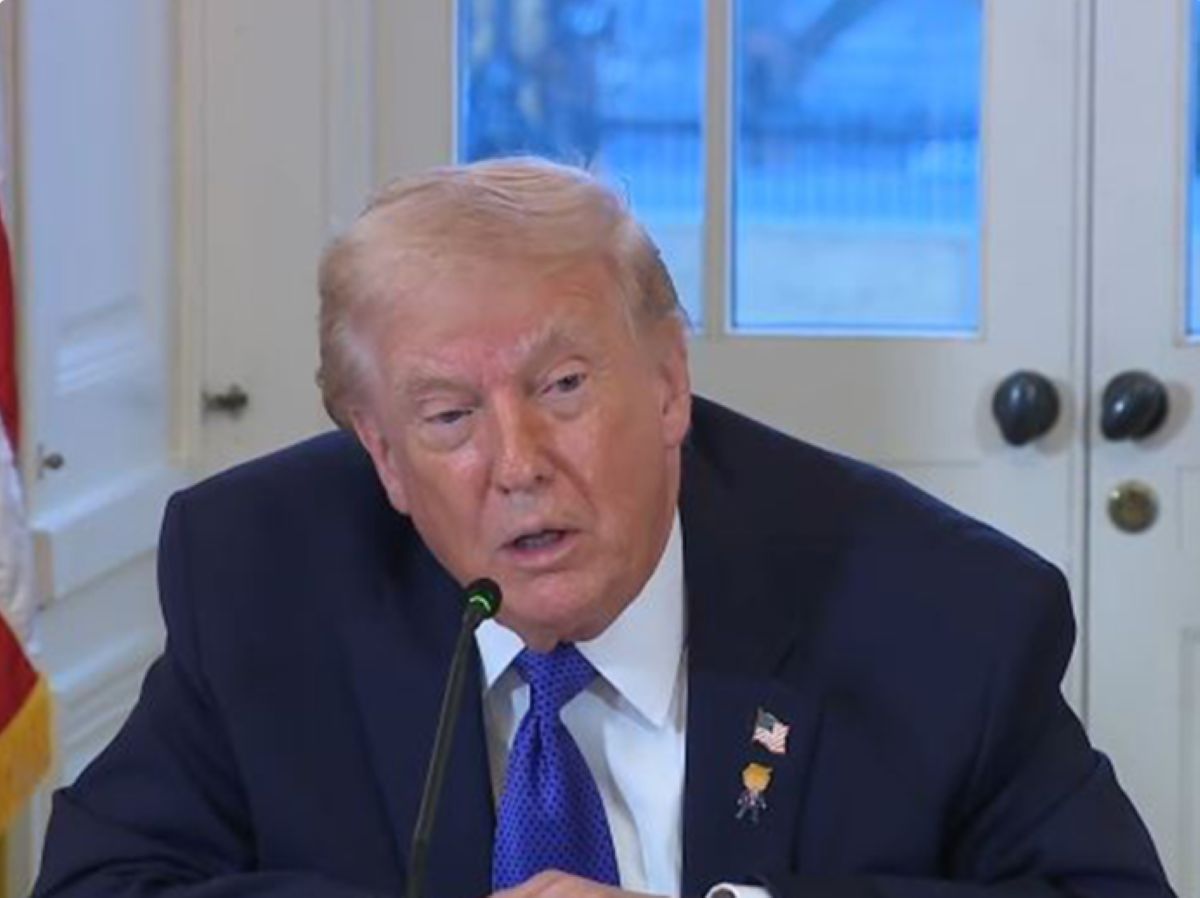 ट्रंप ने क्रेडिट कार्ड पर ब्याज दर 10% पर सीमित करने की घोषणा की