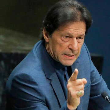 क्या इमरान खान सुरक्षित हैं? उनकी बहन को जेल में मिलने की अनुमति मिली