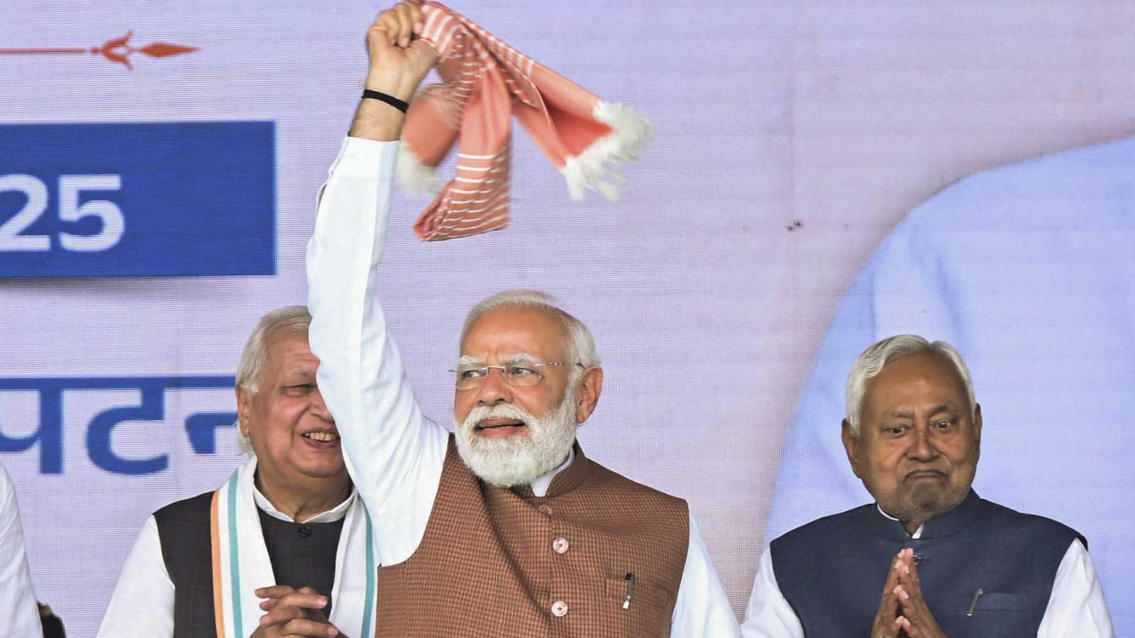 “बिहार में आई बहार”: नीतीश कुमार ने 10वीं बार शपथ ली, नेताओं ने कहा कि ऐतिहासिक जनादेश मिला