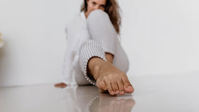 पैरों में बदबू की समस्या से परेशान? अपनाएं यह टोटका, मात्र 3 दिनों में मिलेगा छुटकारा