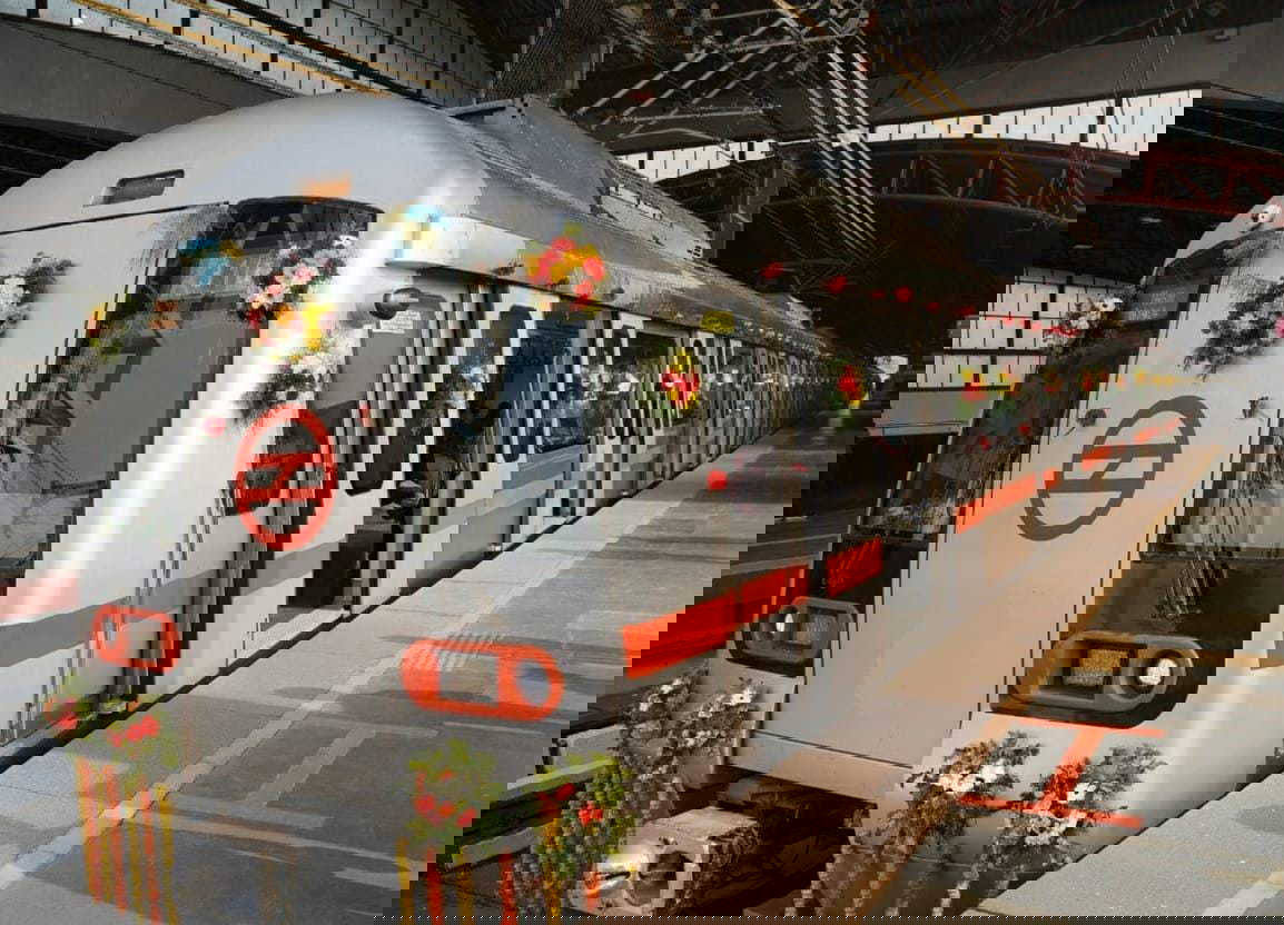 दिल्ली मेट्रो ने रचा इतिहास, 23वीं वर्षगांठ पर पहली ट्रेन TS 01 बनी स्पेशल सर्विस