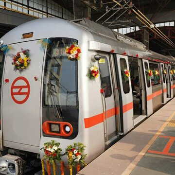 दिल्ली मेट्रो ने रचा इतिहास, 23वीं वर्षगांठ पर पहली ट्रेन TS 01 बनी स्पेशल सर्विस