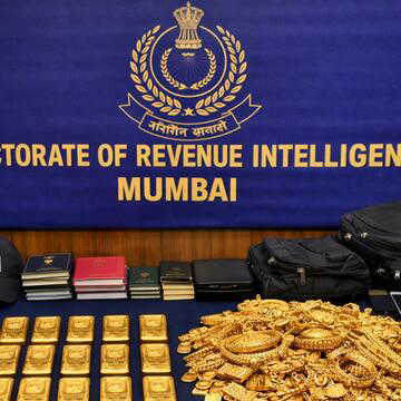मुंबई एयरपोर्ट पर बड़ी कार्रवाई: DRI ने 37 करोड़ रुपये का सोना जब्त किया, 24 महिला तस्कर गिरफ्तार