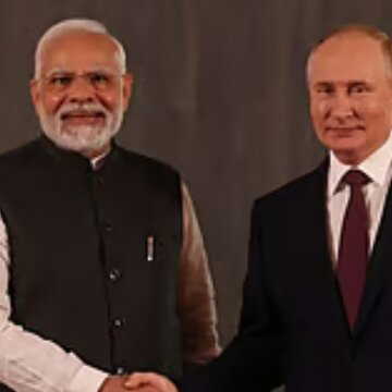 शैडो फ्लीट से भारत में रूसी तेल भेजने का आरोप