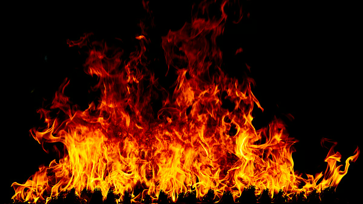 कोलकाता के नोनाडांगा में भयानक आग, कई घर जलकर खाक