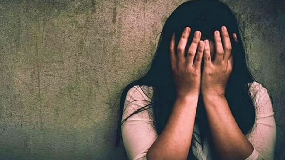 चलती कार में सामूहिक बलात्कार, युवती को धक्का देकर सड़क पर फेंक दिया गया, 2 गिरफ्तार