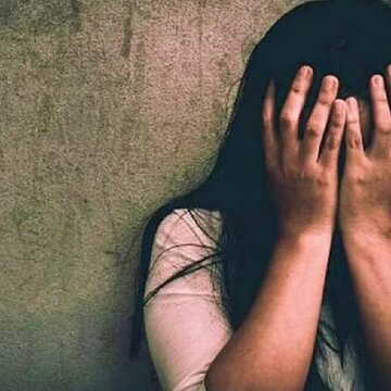 चलती कार में सामूहिक बलात्कार, युवती को धक्का देकर सड़क पर फेंक दिया गया, 2 गिरफ्तार