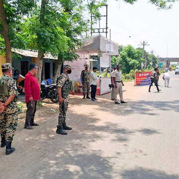 मालदा में चुनाव से पहले हाई अलर्ट: चौबीस घंटे नाका चेकिंग, सुरक्षा एजेंसियां सतर्क