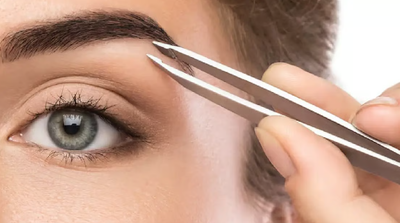 भौंहें प्लकिंग के बाद क्यों दिखते हैं लाल चकत्ते और कैसे करें उनसे बचाव?