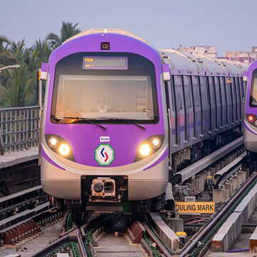 फिर से मेट्रो लाइन पर कूदकर आत्महत्या का प्रयास, यात्री सेवाएं बाधित